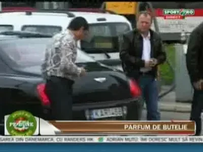 TARE!!! A aparut maneaua lui Borcea: Am dusmani si femei si ma dau mereu cu SPRAY! :))