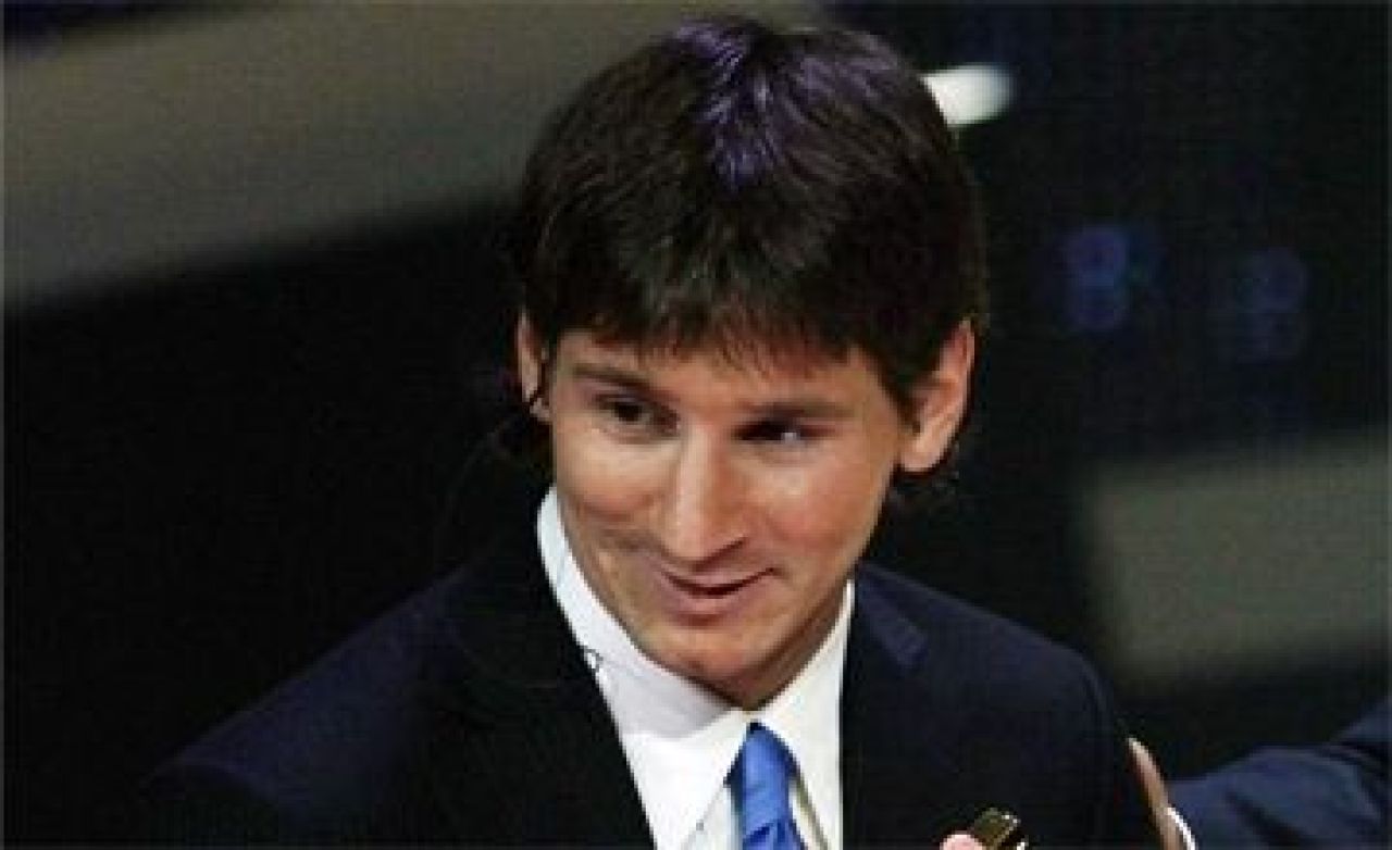 Messi ii da peste nas lui Ronaldo! Se va dezbraca pentru D&G:_1