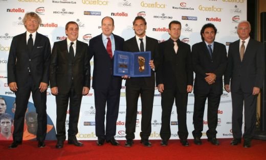 Mai tare decat Raul, Beckham sau Eto'o! Totti a primit trofeul Golden Foot_4