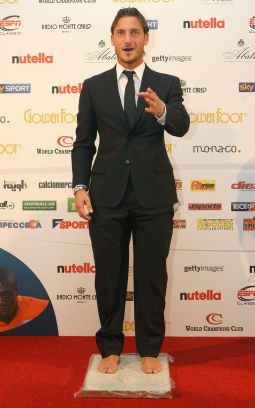 Mai tare decat Raul, Beckham sau Eto'o! Totti a primit trofeul Golden Foot_8