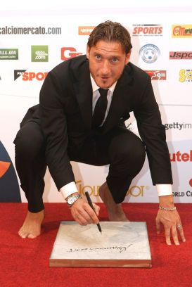 Mai tare decat Raul, Beckham sau Eto'o! Totti a primit trofeul Golden Foot_9