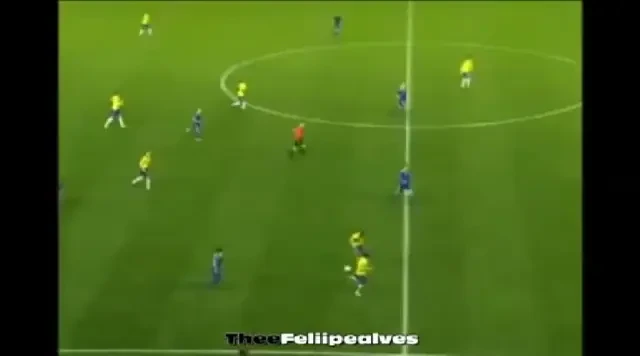 Un sombrero ca la playstation: vezi cum si-a umilit Robinho un adversar!