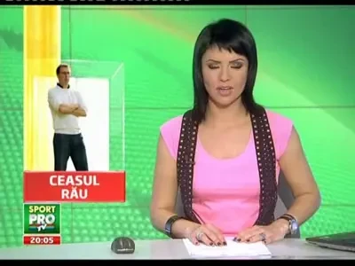 VIDEO / I-au ajuns blestemele! Francezii au intrat cu autocarul in... hotel!