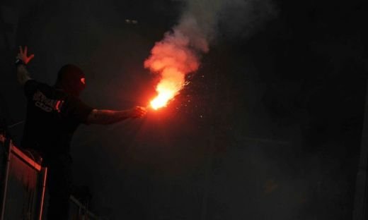 VIDEO / Scene INCREDIBILE in Italia! Sarbii au aruncat cu petarde si fumigene! Meciul Italia - Serbia a fost SUSPENDAT:_17