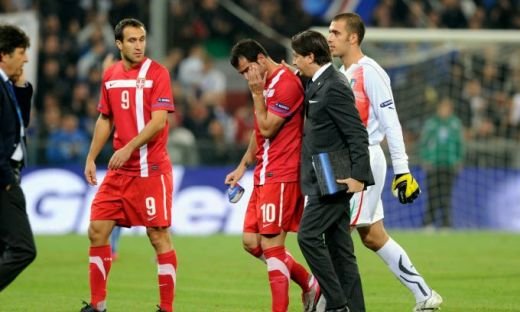 VIDEO / Scene INCREDIBILE in Italia! Sarbii au aruncat cu petarde si fumigene! Meciul Italia - Serbia a fost SUSPENDAT:_27