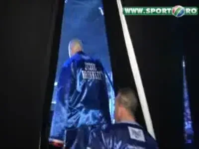 SUPER IMAGINI! Bute si-a pregatit intrarea in ring! Canadienii: "A fost RUSINOS pentru roman sa sa bata cu Brinkley!"