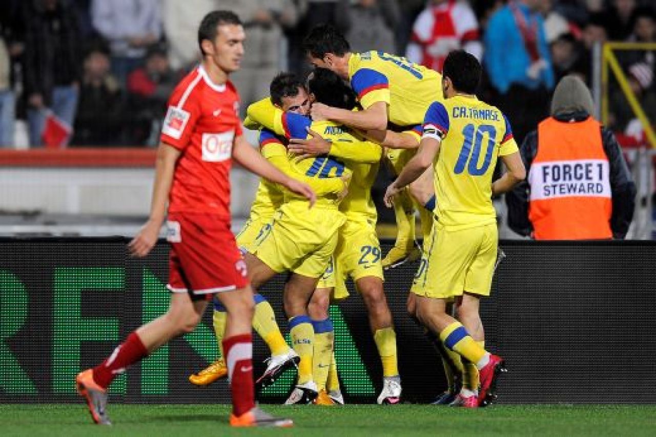 Steaua ingropata de stelisti: Dinamo 2-1 Steaua! Dinamo castiga dupa doua penalty-uri_2