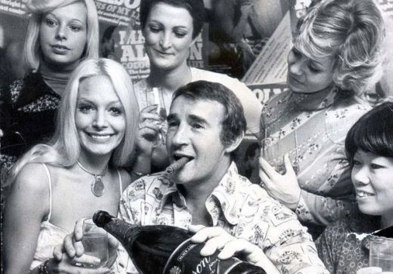 FOTO: Mai tare decat Mancini si Mourinho la un loc! El a fost primul manager PLAYBOY din istoria fotbalului!_1