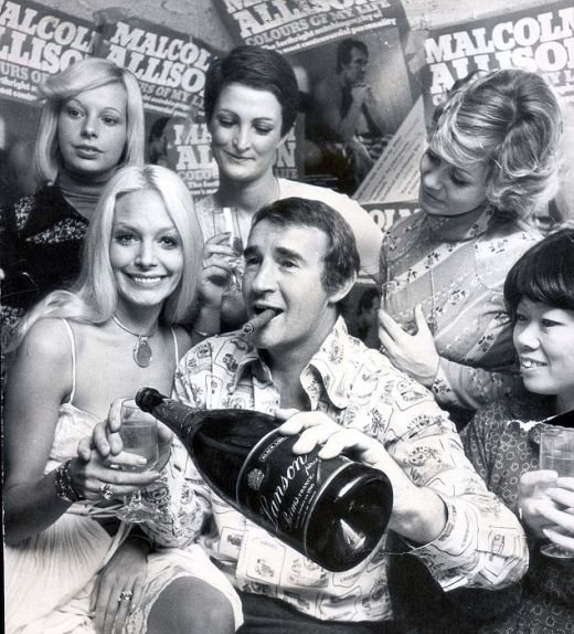 FOTO: Mai tare decat Mancini si Mourinho la un loc! El a fost primul manager PLAYBOY din istoria fotbalului!_9