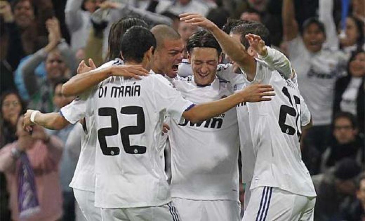 VIDEO Real 2-0 Milan: Mourinho a castigat Duelul Gigantilor intr-un singur minut!_8