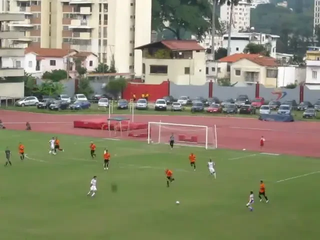 VIDEO / Nu este Jabulani! Traiectorie NEBUNA, mingea s-a dus ca o sageata in poarta: