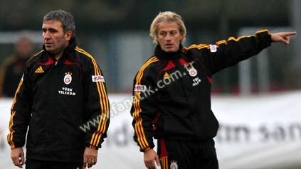 VIDEO! Primele imagini cu Hagi la antrenamentul lui Galatasaray! Vezi ce scheme a facut cu starurile Galatei!_3