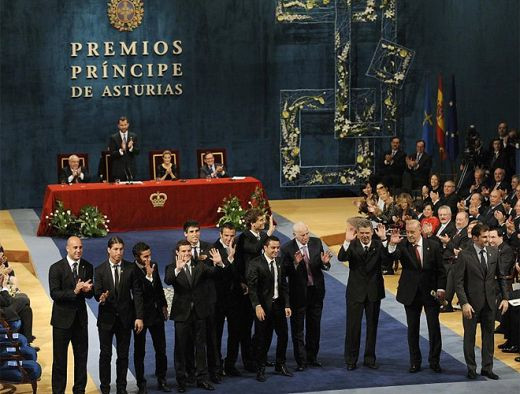 VIDEO Del Bosque a primit Premiul Printului de Asturia! Doar 10 jucatori au fost prezenti!_2