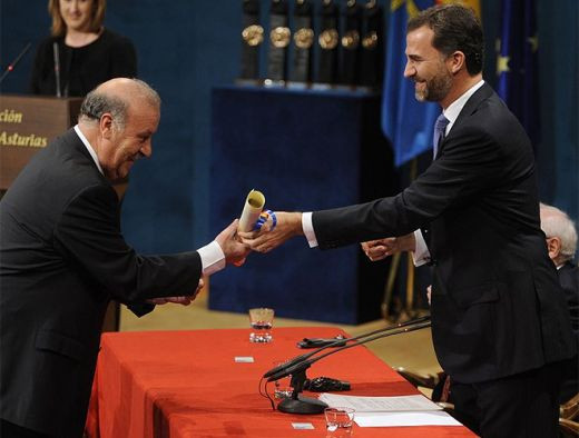 VIDEO Del Bosque a primit Premiul Printului de Asturia! Doar 10 jucatori au fost prezenti!_3