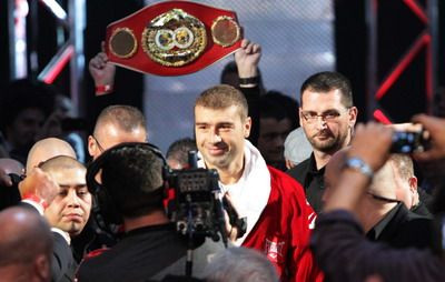 Mutu a facut BOX inainte sa se apuce de fotbal! Bute: Daca Mutu a castigat bataia, foarte bine! :)