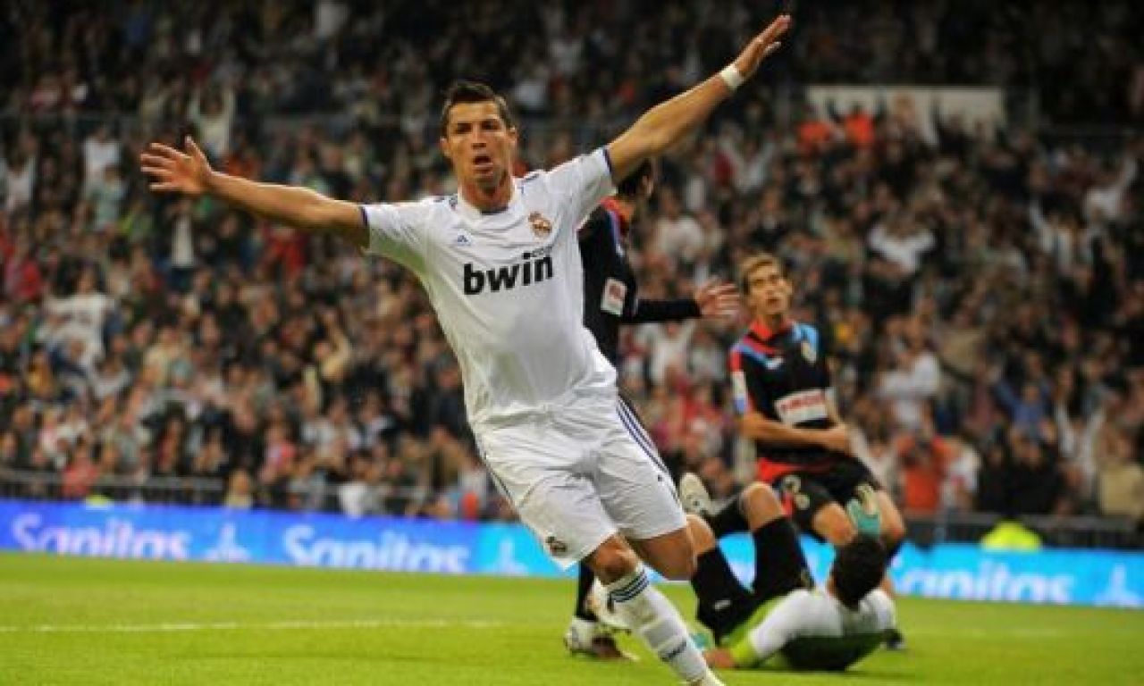 VIDEO Cristiano Ronaldo a dat pentru PRIMA oara in cariera 4 goluri: