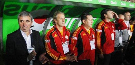 FOTO: Hagi a patit-o ca Ronaldo! A fost atacat cu LASER de fanii lui Fener! 