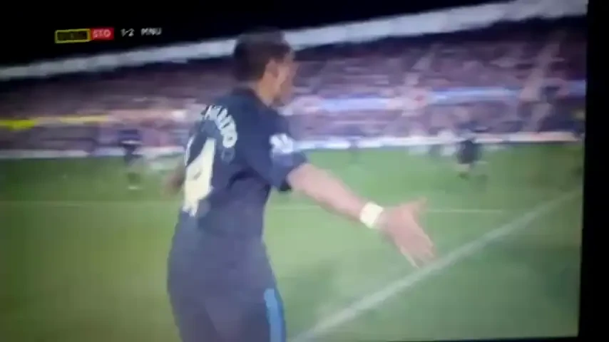 VIDEO / El este cel mai norocos fan al lui United! S-a bucurat cu jucatorii la gol :))