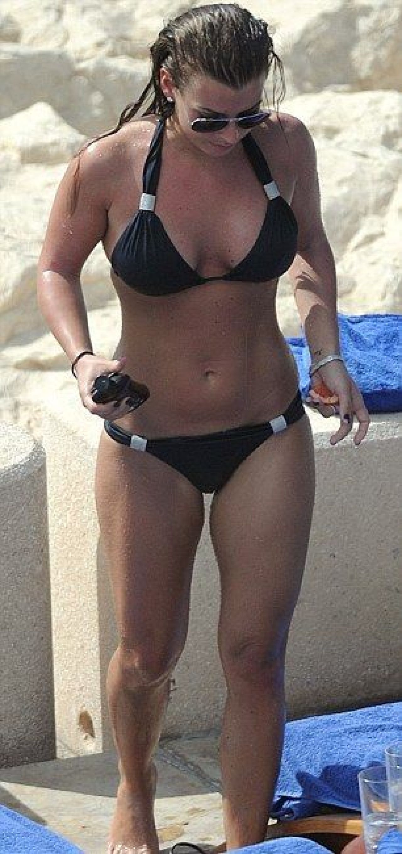 FOTO: Cum si-a impacat Rooney nevasta? I-a dat bani sa-si puna silicoane! Vezi noul bust al lui Coleen!_1