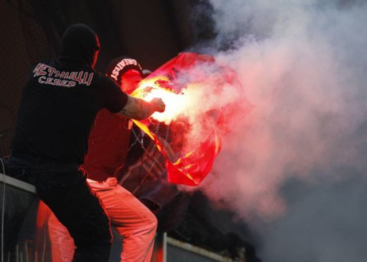 BOMBA! Sarbii au aflat decizia UEFA: Vezi cu cat vor fi penalizati din cauza fanilor!_4