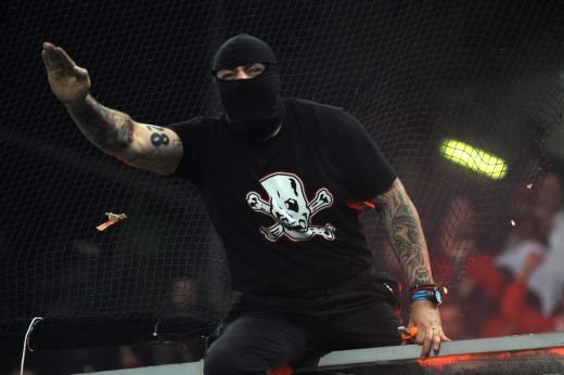BOMBA! Sarbii au aflat decizia UEFA: Vezi cu cat vor fi penalizati din cauza fanilor!_6