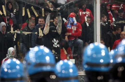 BOMBA! Sarbii au aflat decizia UEFA: Vezi cu cat vor fi penalizati din cauza fanilor!_10