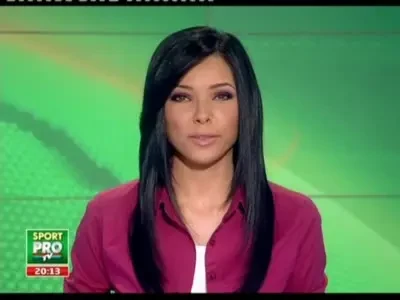 Cum arata o iubita de fotbalist? Dana Budeanu: Parul sa fie ars, te duci la solar, iti pui gene, buze si te dezbraci in chiloti!