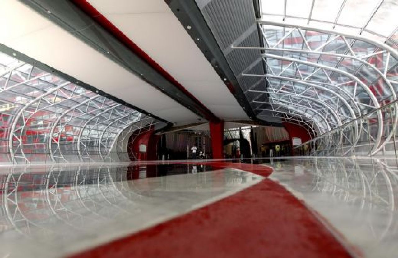 FOTO SI VIDEO: S-a deschis Ferrari World! Vezi cel mai tare parc de distractii acoperit din lume!_1