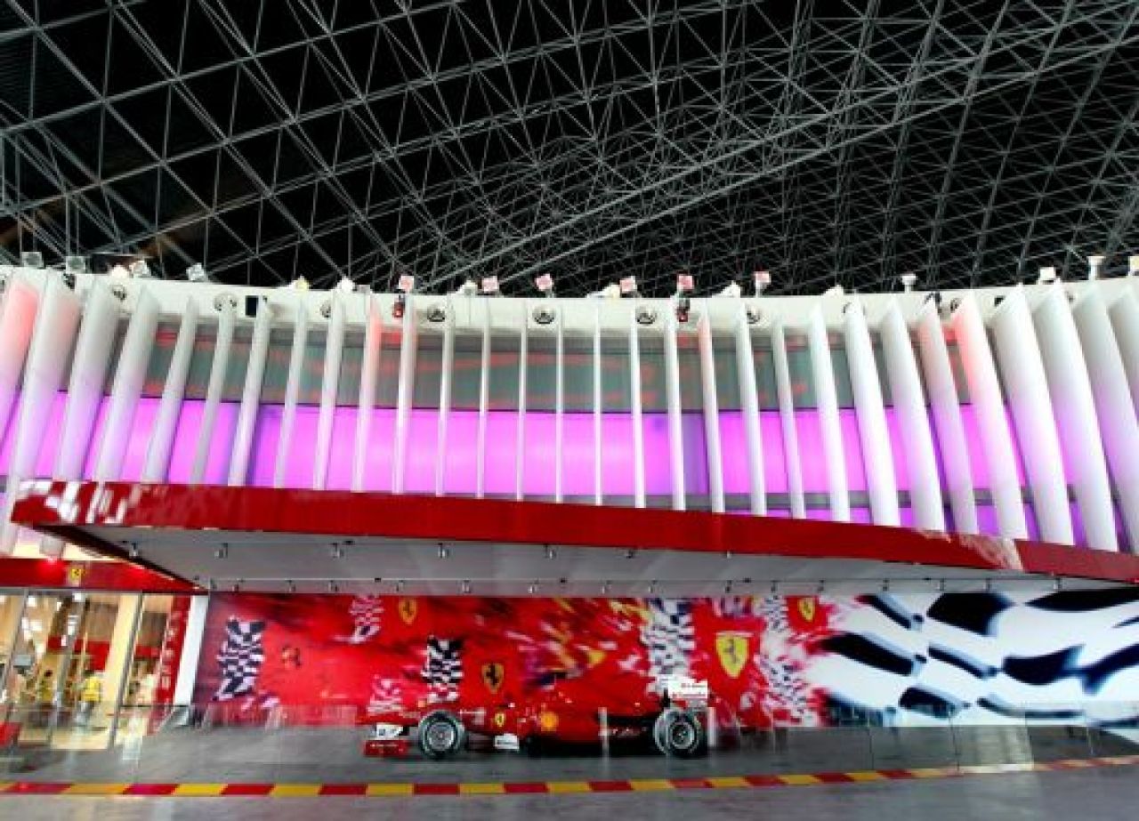 FOTO SI VIDEO: S-a deschis Ferrari World! Vezi cel mai tare parc de distractii acoperit din lume!_2