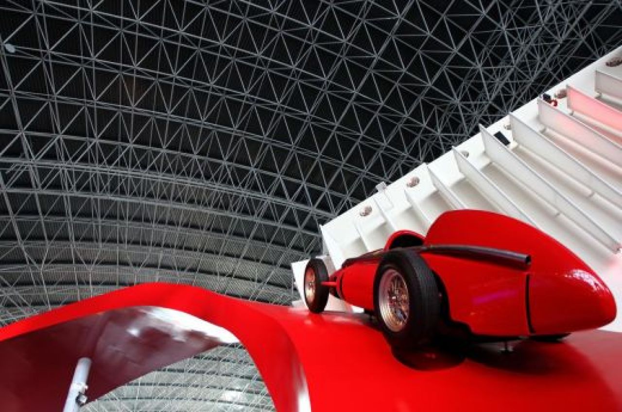 FOTO SI VIDEO: S-a deschis Ferrari World! Vezi cel mai tare parc de distractii acoperit din lume!_3