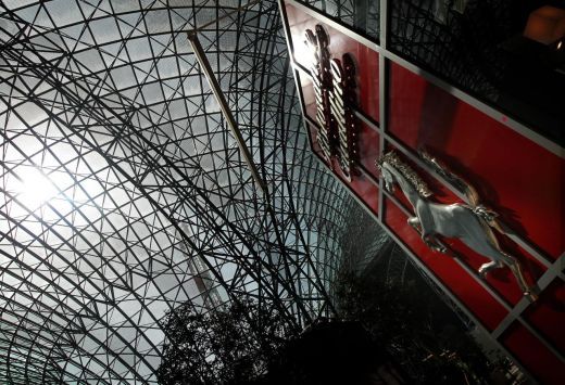 FOTO SI VIDEO: S-a deschis Ferrari World! Vezi cel mai tare parc de distractii acoperit din lume!_10