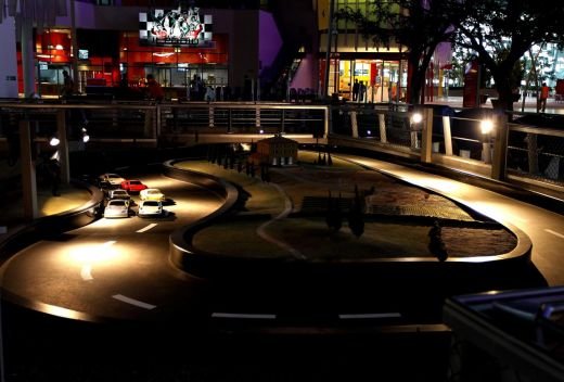 FOTO SI VIDEO: S-a deschis Ferrari World! Vezi cel mai tare parc de distractii acoperit din lume!_15