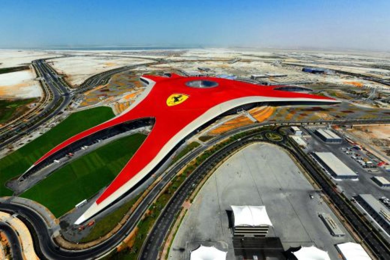 FOTO SI VIDEO: S-a deschis Ferrari World! Vezi cel mai tare parc de distractii acoperit din lume!_21