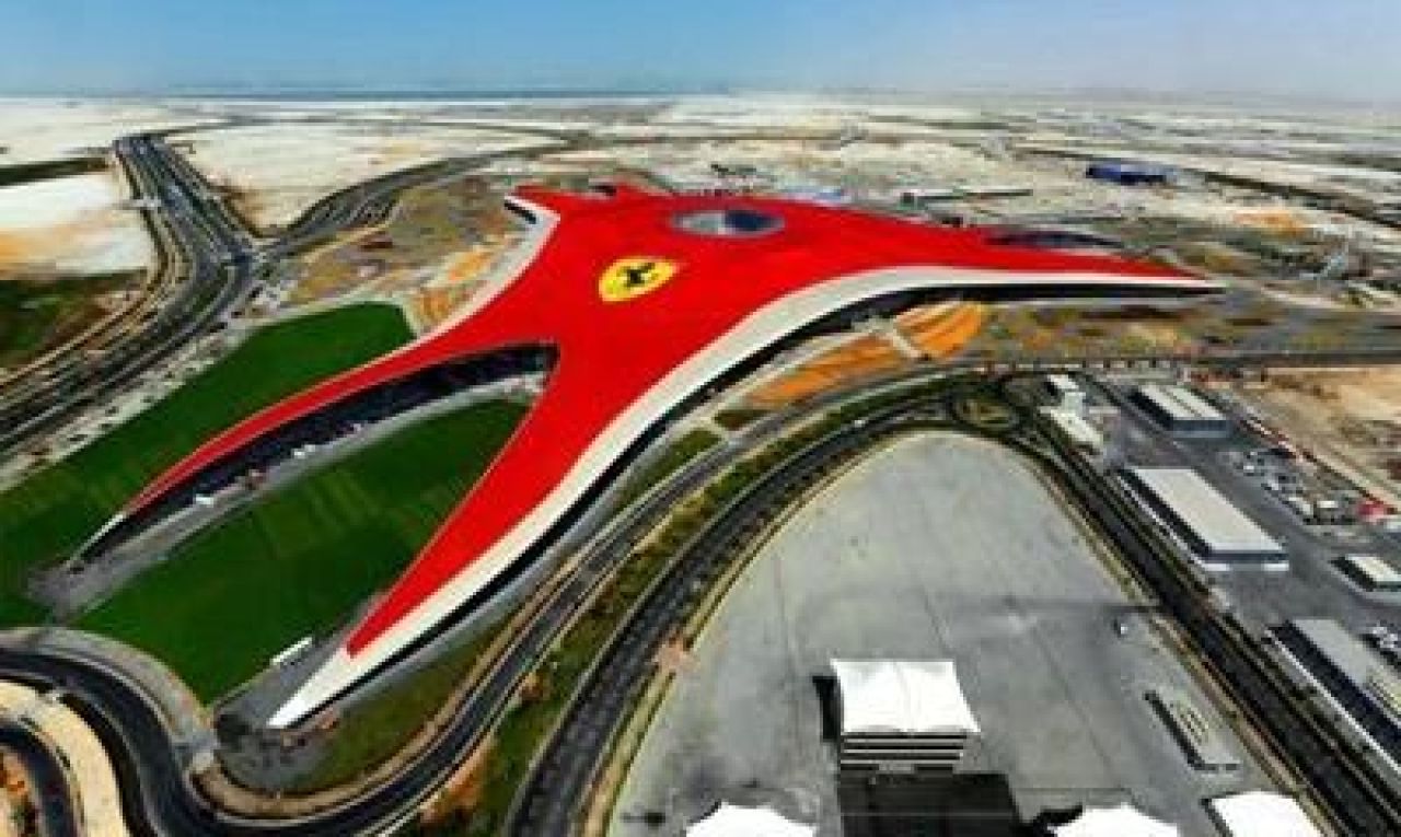 FOTO SI VIDEO: S-a deschis Ferrari World! Vezi cel mai tare parc de distractii acoperit din lume!_23
