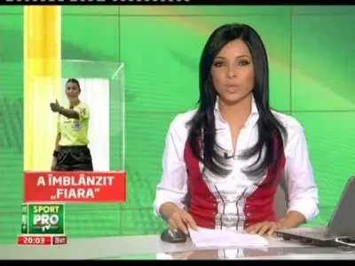 SENZATIONAL! Vezi cum a fost certat Lacatus de o FEMEIE arbitru la meciul cu Sportul! VIDEO