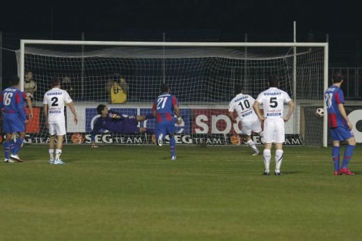 Steaua pierde primul episod din 'Bati sau Mori' Bistrita 1-0 Steaua! Vezi imagini de la meci!_2