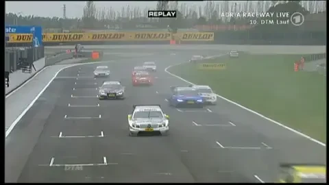 HORROR! Masina s-a facut ZOB pe pista de curse! Pilotul a scapat MIRACULOS! Vezi imagini