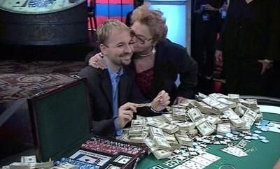 Sportul agentilor secreti! Premiera absoluta in Romania: Negreanu, campion la poker, azi la PE BUNE ora 16:00!