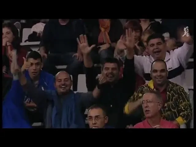 VIDEO / Sexy moartele si-au facut de cap la baschet! Jucatorii s-au tinut si ei de glume: