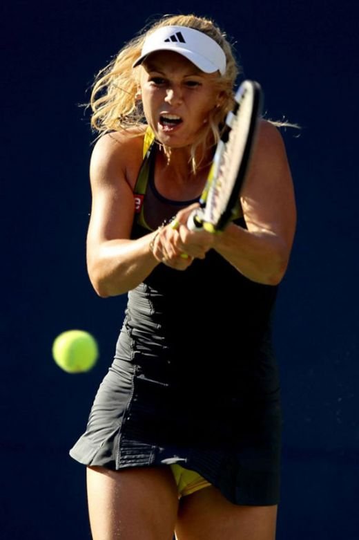 Caroline Wozniacki s-a transferat la Barcelona! S-a pozat cu Pique, Bojan si Puyol: