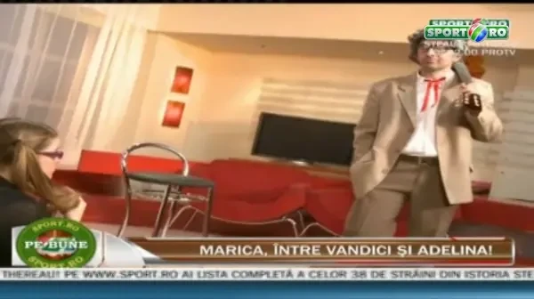 VIDEO: "Tre s-asculti manele, NU Metallica, daca vrei sa-i faci freza lu' Marica!" Asculta balada iubitei de fotbalist :))