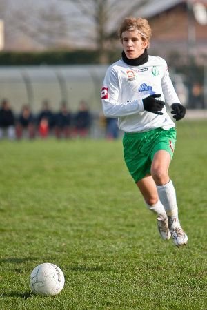 Are 14 ani, este roman si a fost transferat de Inter de la AC Milan! El este noul Chivu