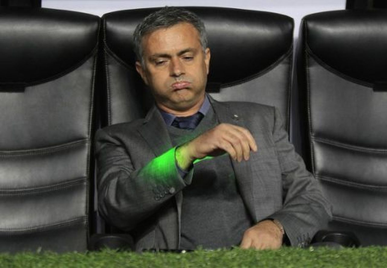 FOTO si VIDEO Mourinho atacat cu LASER pe San Siro! De ce s-au razbunat fanii Milanului!_2
