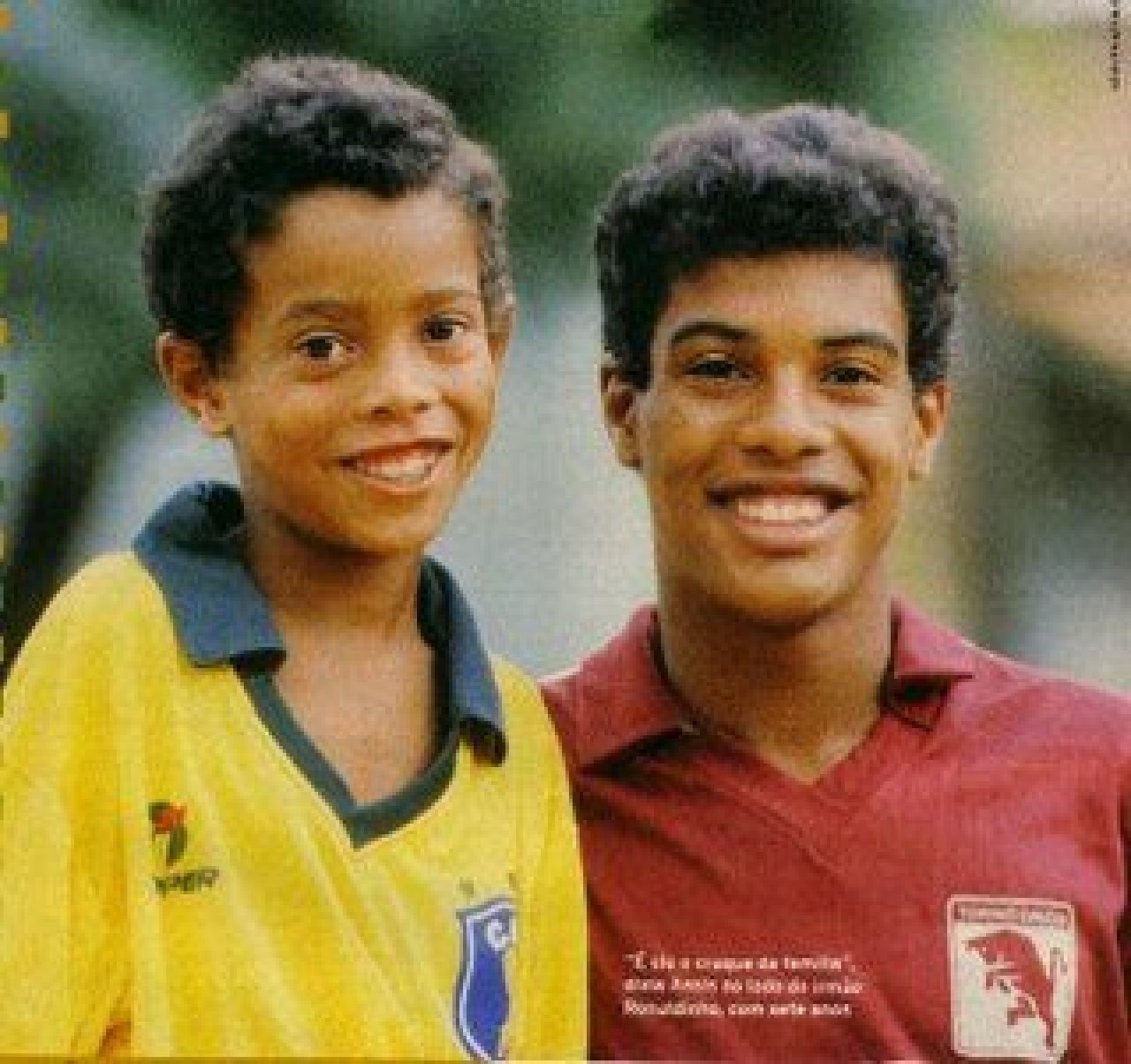 Au aparut deja poze cu Ronaldinho in tricoul Galatei :) Vezi cum au raspuns fanii lui Fenerbahce:_6