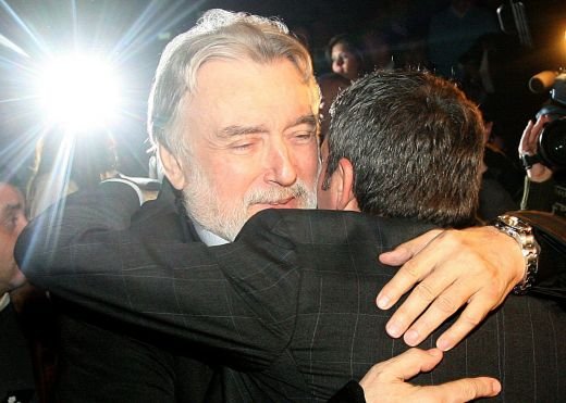 Craiova va juca cu banderole NEGRE! Vezi REACTIA oltenilor la vestea tragica a mortii lui Paunescu!