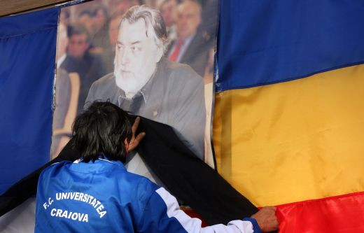 EMOTIONANT! 20.000 de oameni au cantat imnul Craiovei, compus de Paunescu! Vezi mesajele fanilor