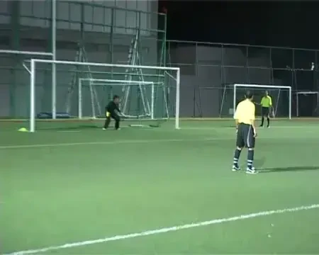 VIDEO / Il mai tineti minte pe portarul care a luat gol pentru s-a bucurat prea devreme? Asta este cea mai proasta imitatie: