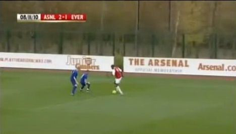 Ce minune de atacant creste Arsenal! Are 19 ani, 1,91m si a marcat dupa o schema care l-ar face invidios si pe CR7! VIDEO