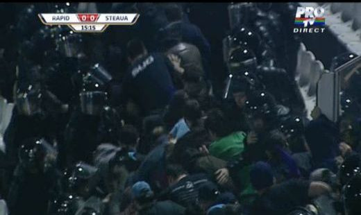 Noua Bricheta La Rapid Steaua Stelistii Au Aruncat Cu Petarde Si Bete In Teren Sumudica Le Cere Jucatorilor 1 1