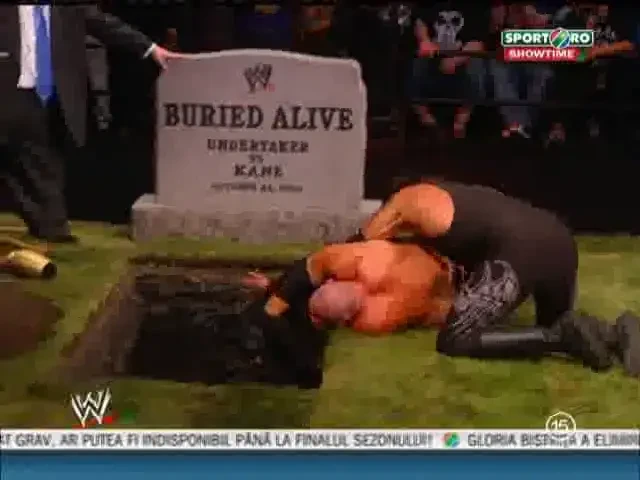 SOC IN WWE: Kane si Nexus l-au INGROPAT DE VIU pe Undertaker! VIDEO